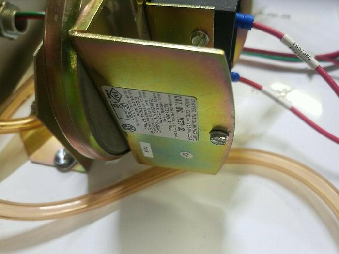 Used DWYER 46360, Dwyer 1823-2