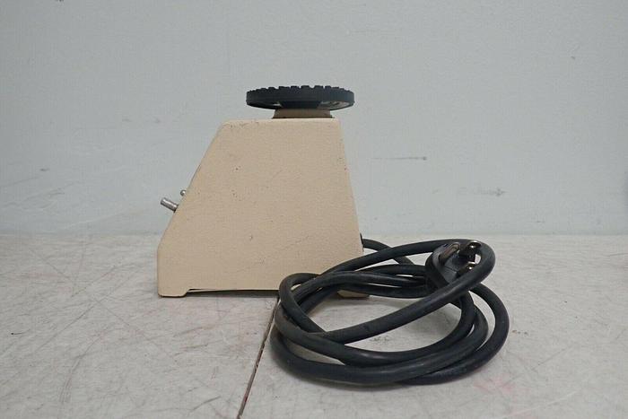 Used Fisher Scientific 12-812 Model G-560 Vortex Genie 2 Vortexer Mixer