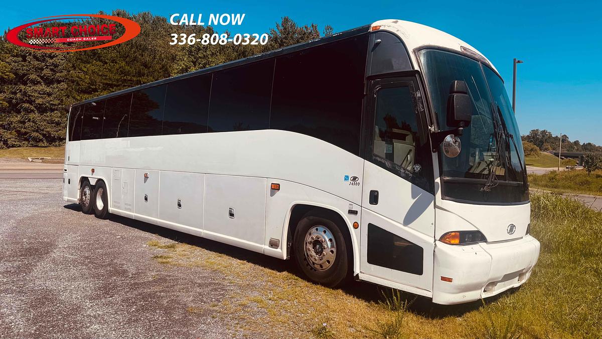 Used 2005 MCI J4500 with ADA Lift