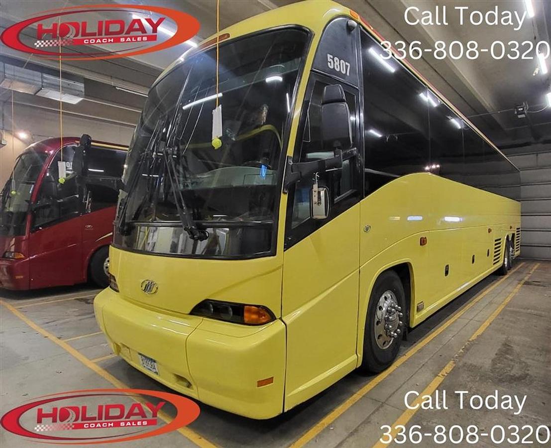 Used 2007 MCI J4500