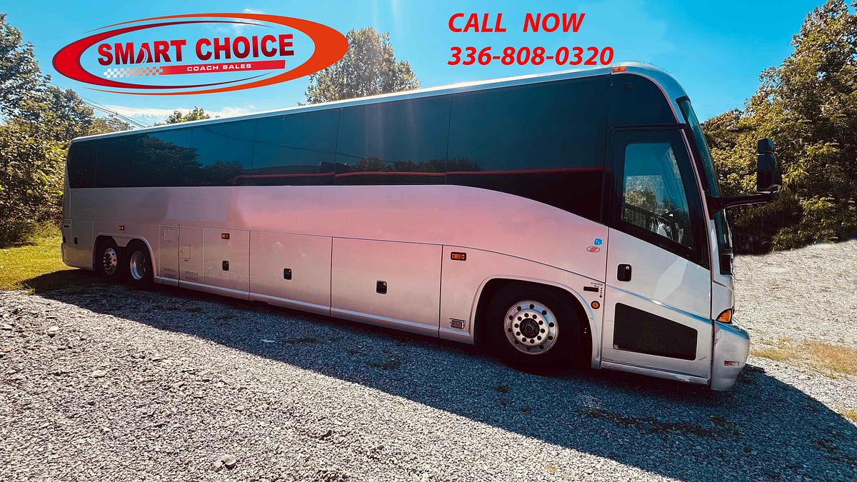 Used 2004 MCI J4500 with ADA Lift