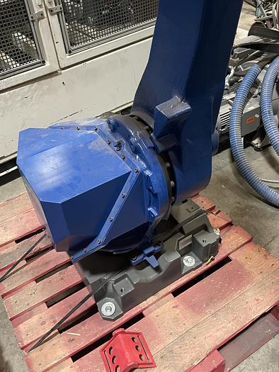 Used FANUC M710IC/50 6 AXIS ROBOT 50KG X 2,050 MM H-REACH WITH R30IB CONTROLLER NEW 2015