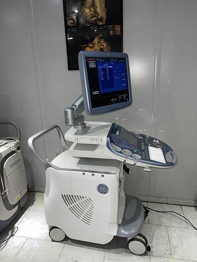 Gebraucht GE Voluson E8 Ultraschallgerät mit  2x neue Sonde + 1x gebrauchte sonde + Sony Drucker