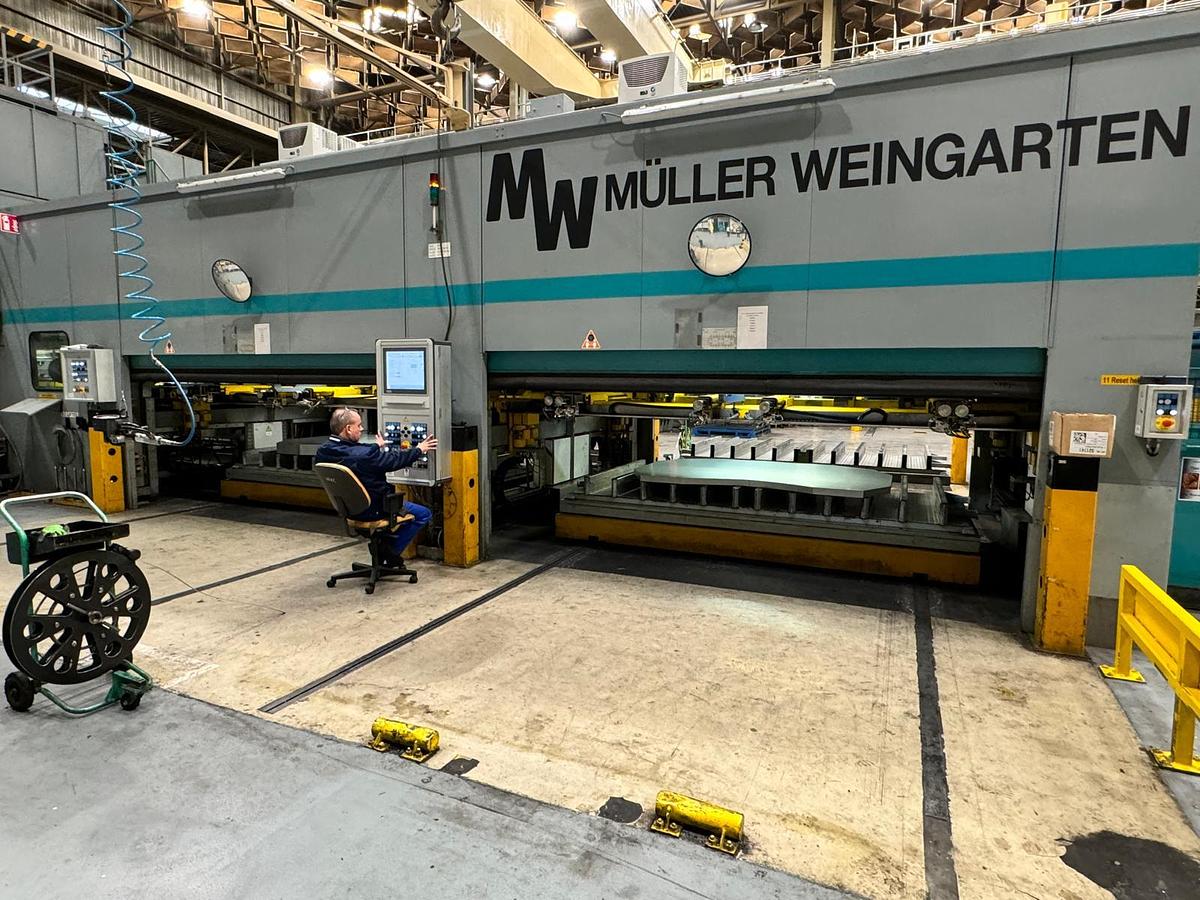 Usato 1993 Muller Weingarten AG Linea di stampaggio automatica