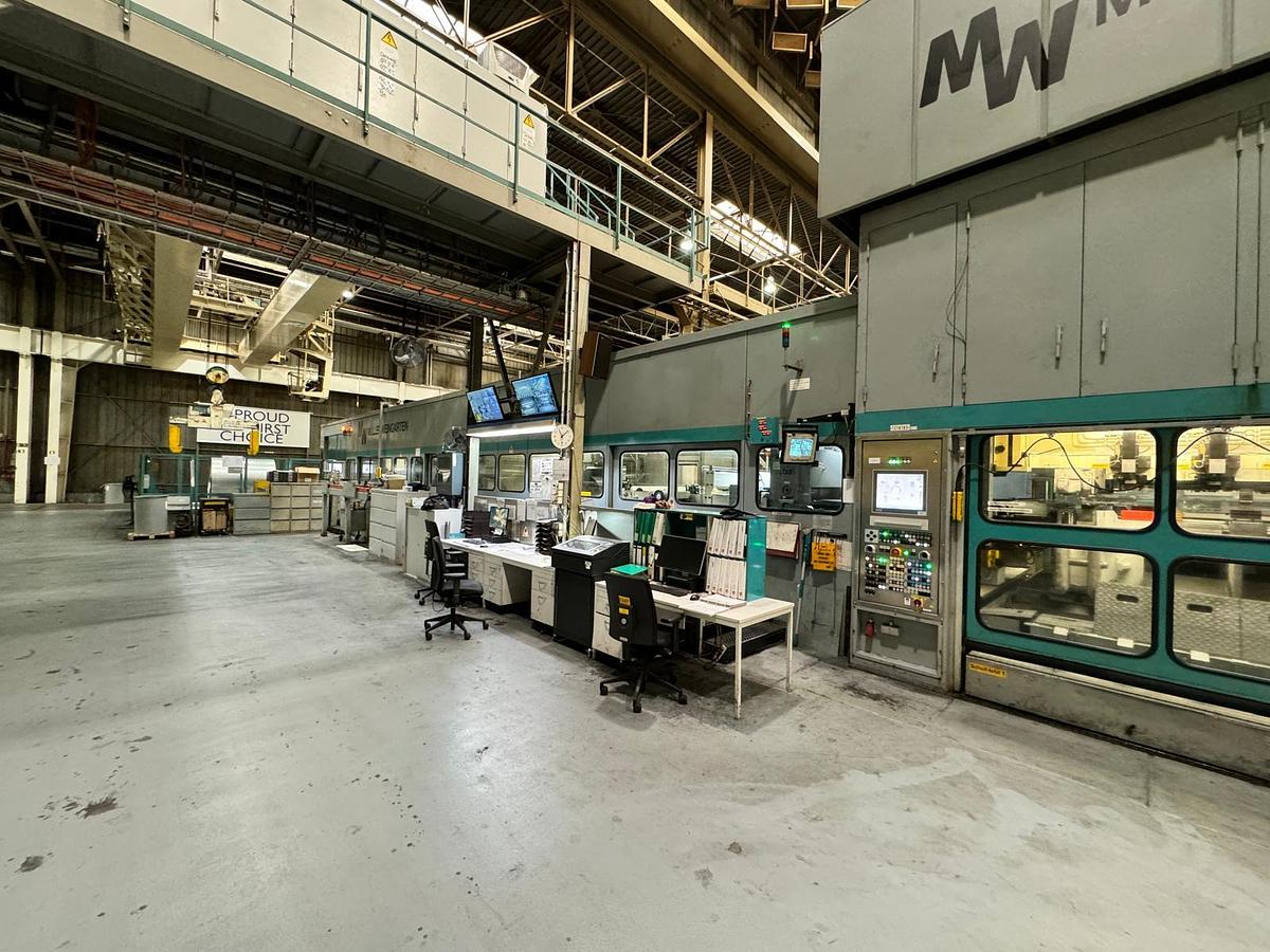 Usato 1993 Muller Weingarten AG Linea di stampaggio automatica