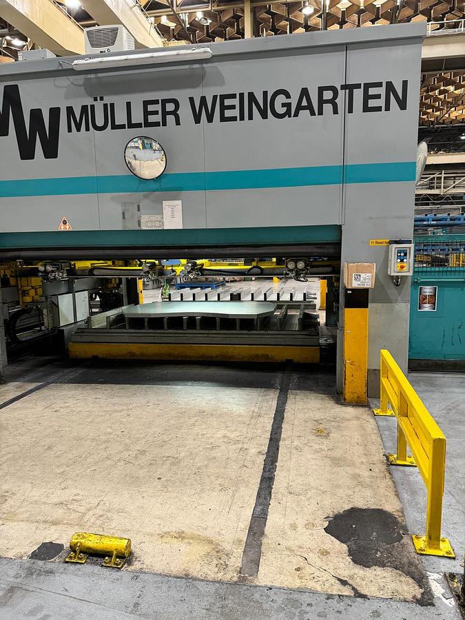 Usato 1993 Muller Weingarten AG Linea di stampaggio automatica