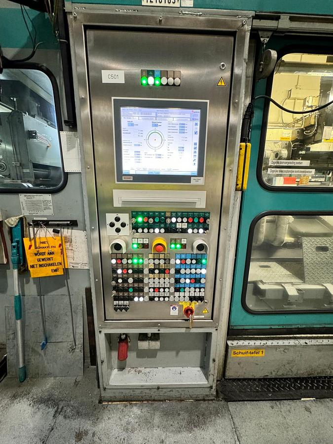 Usato 1993 Muller Weingarten AG Linea di stampaggio automatica