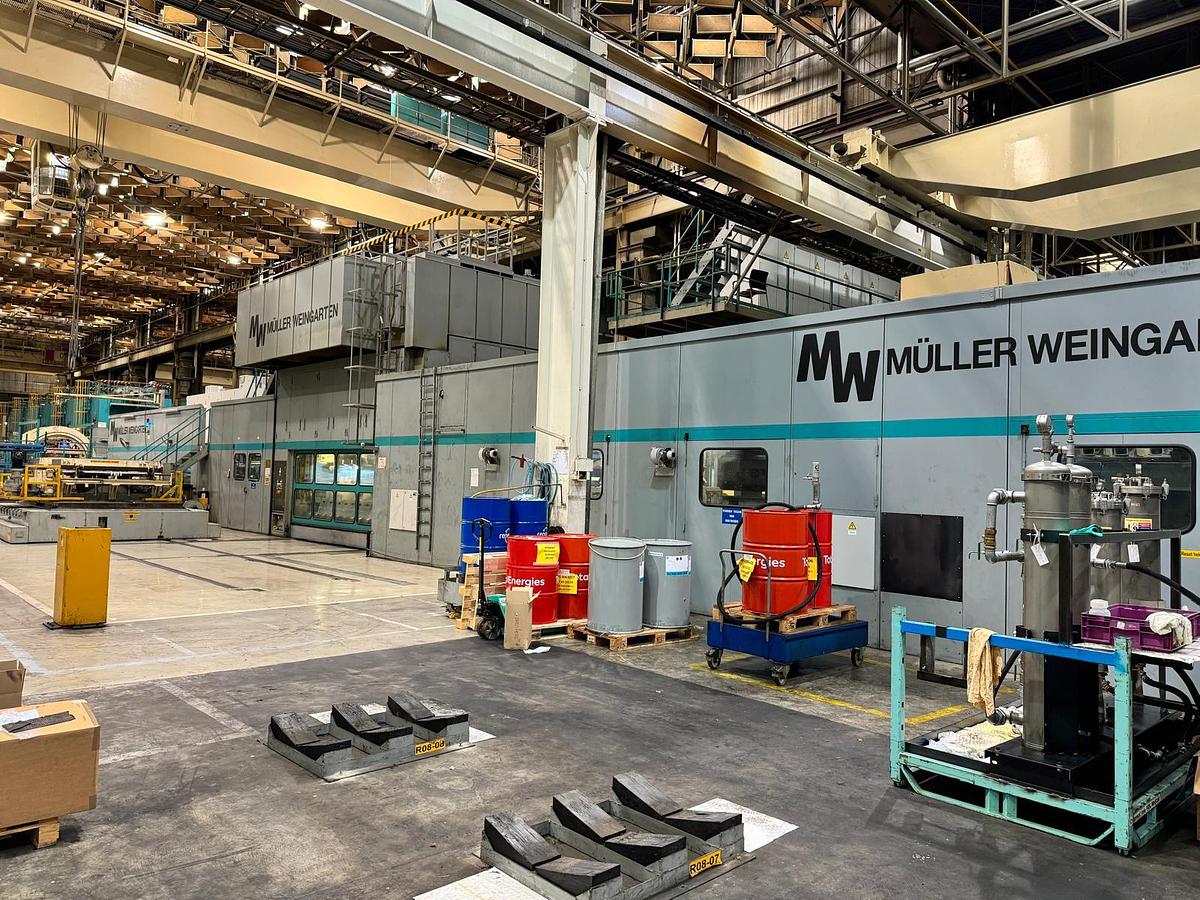 Usato 1993 Muller Weingarten AG Linea di stampaggio automatica