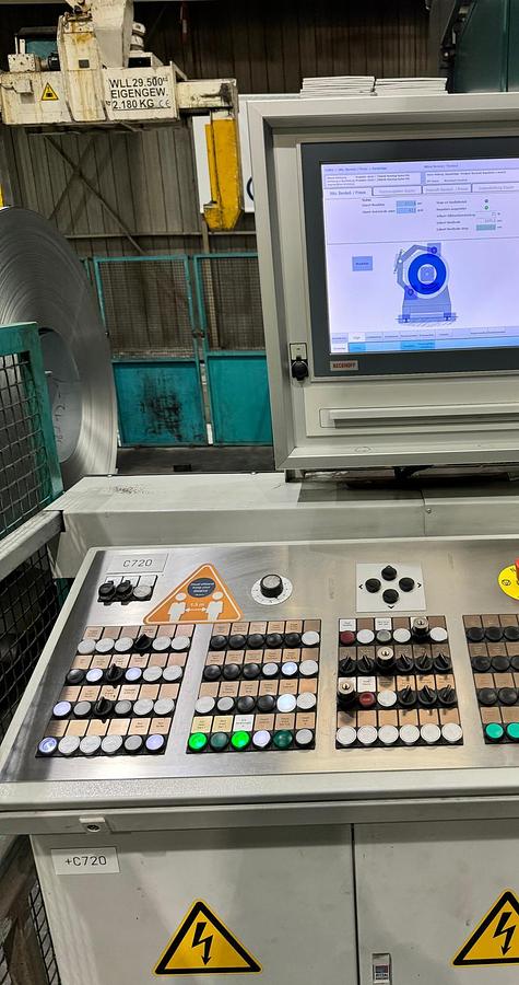 Usato 1993 Muller Weingarten AG Linea di stampaggio automatica