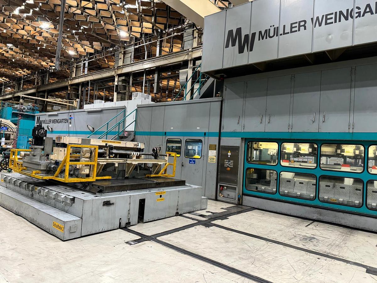 Usato 1993 Muller Weingarten AG Linea di stampaggio automatica
