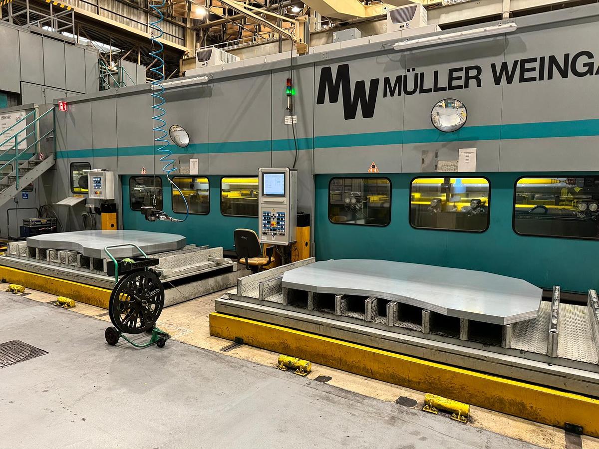 Usato 1993 Muller Weingarten AG Linea di stampaggio automatica