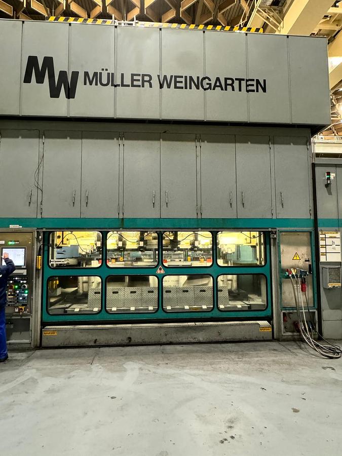 Usato 1993 Muller Weingarten AG Linea di stampaggio automatica