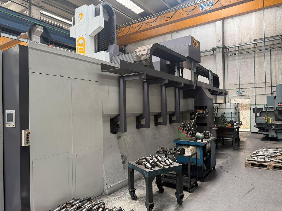 Usato Centro di lavoro CNC FPT Industrie DINOMAX a 5 assi