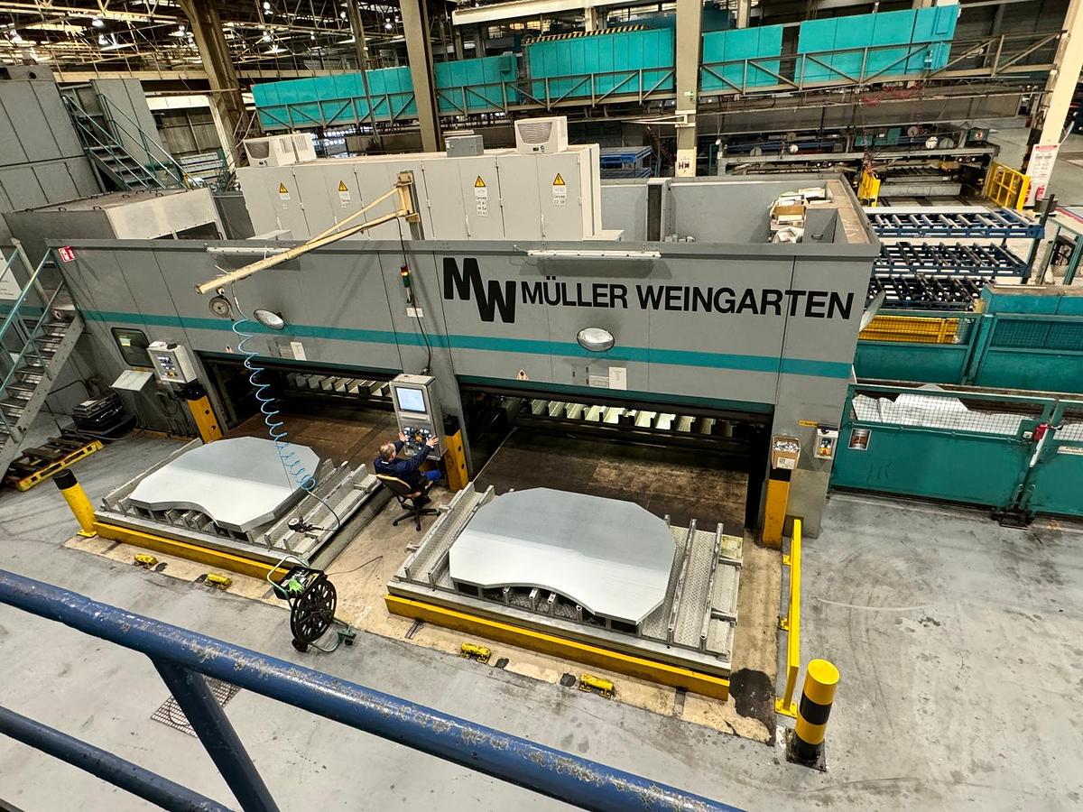 Usato 1993 Muller Weingarten AG Linea di stampaggio automatica
