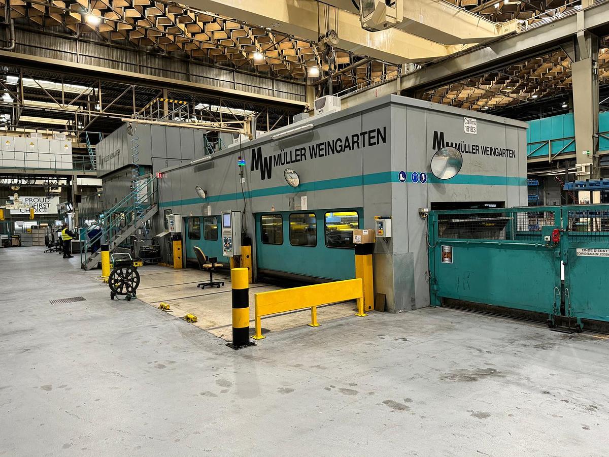 Usato 1993 Muller Weingarten AG Linea di stampaggio automatica