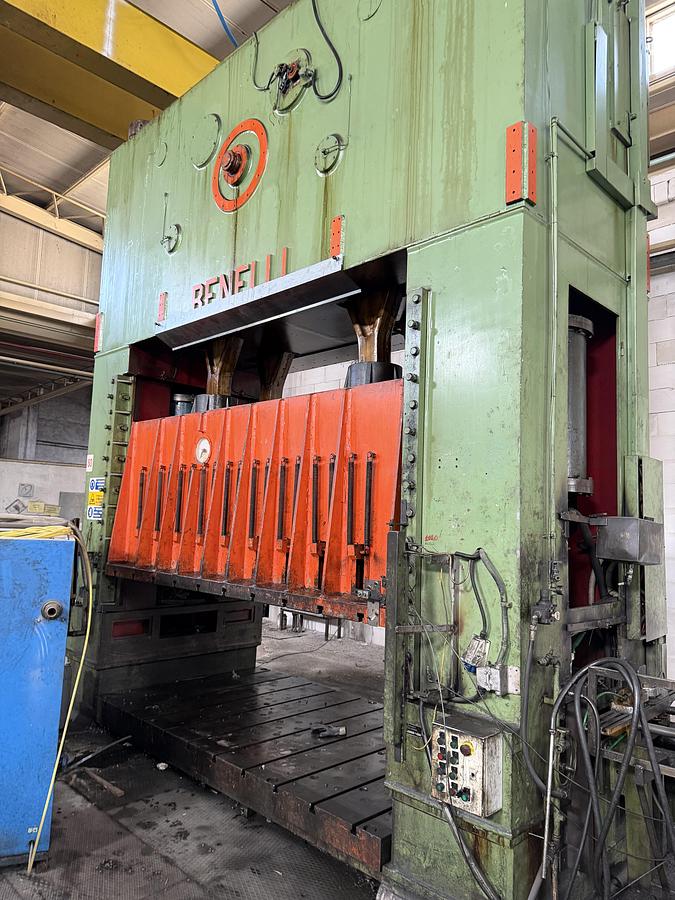 Usato BENELLI doppio montante meccanica Erfurt 300 ton