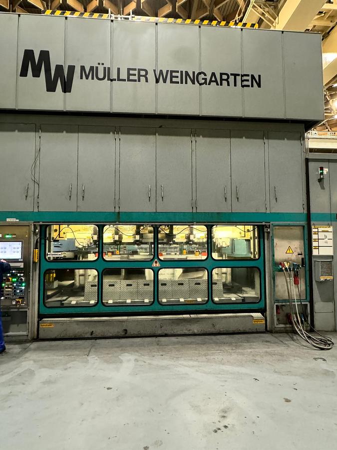 Usato 1993 Muller Weingarten AG Linea di stampaggio automatica