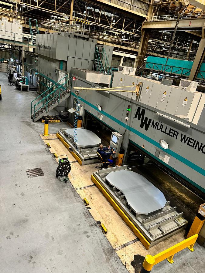 Usato 1993 Muller Weingarten AG Linea di stampaggio automatica