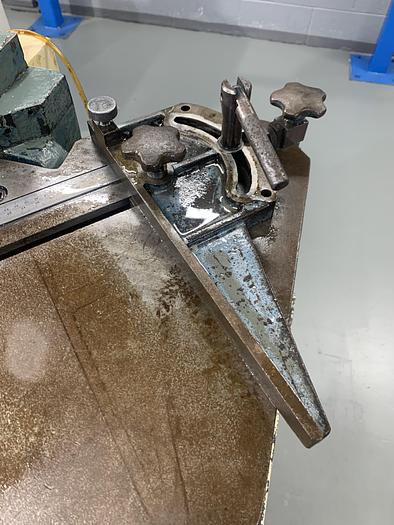 Used AMADA CS 220  3.2 mm Hydraulic corner notcher