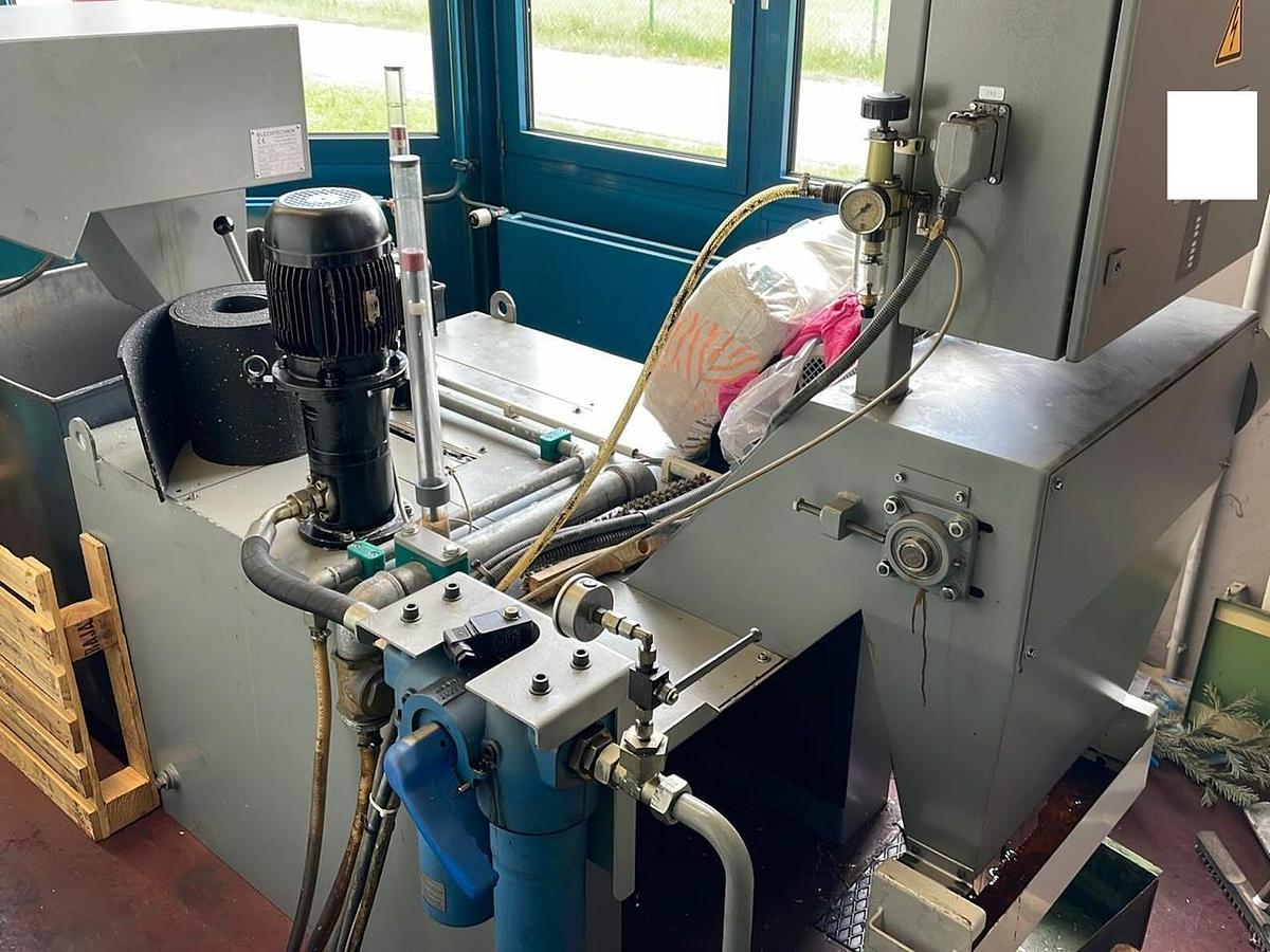 Used DECKEL MAHO DMG DMU 50V