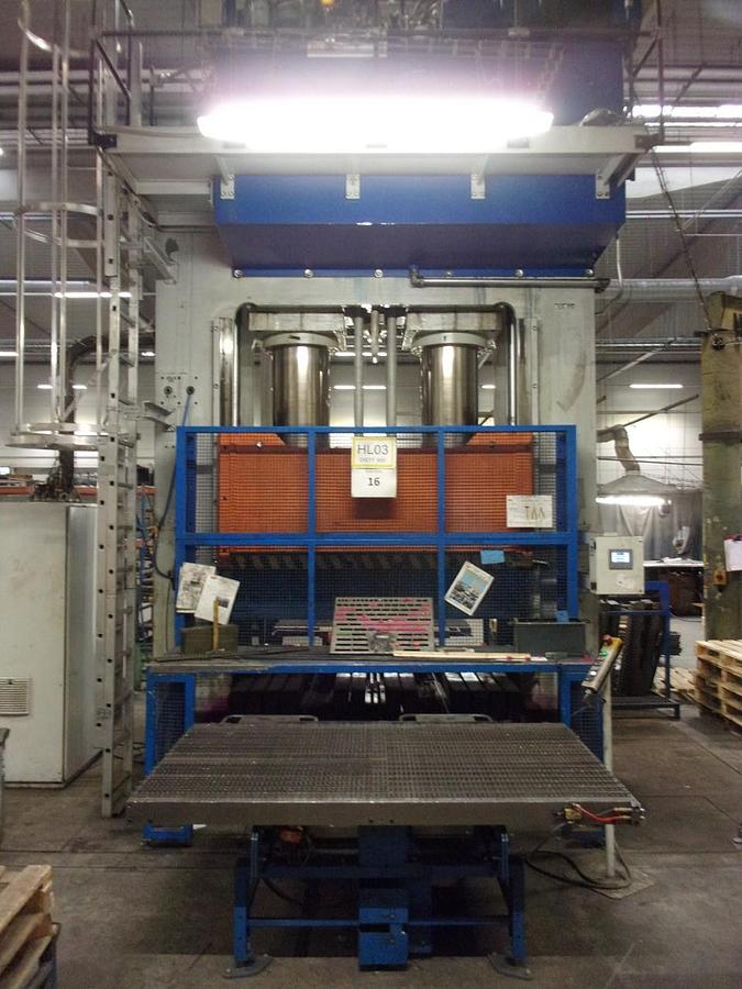 Hydraulic press Dieffenbacher PHP 800