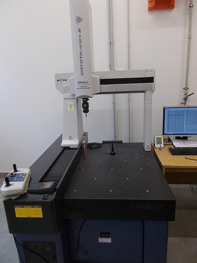 Used MITUTOYO CRYSTA-Apex S574