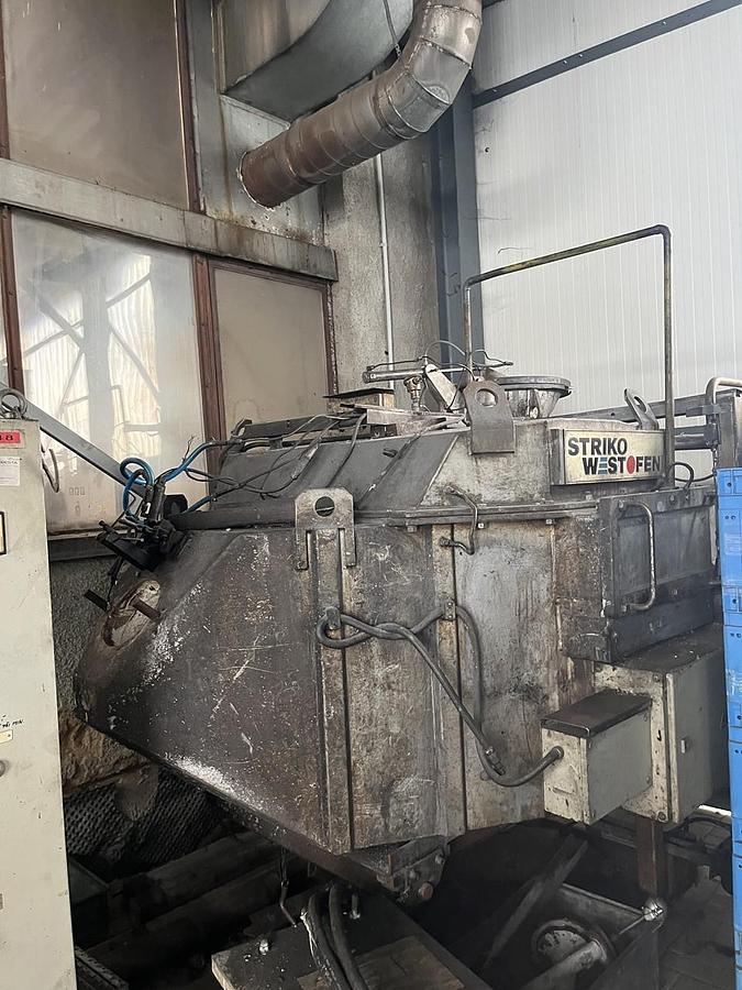 Licí stroj Bühler H 400 B