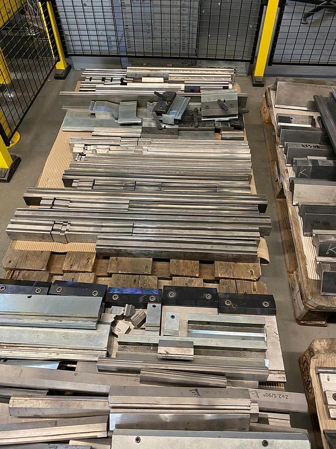 Used AMADA HFE 80-25
