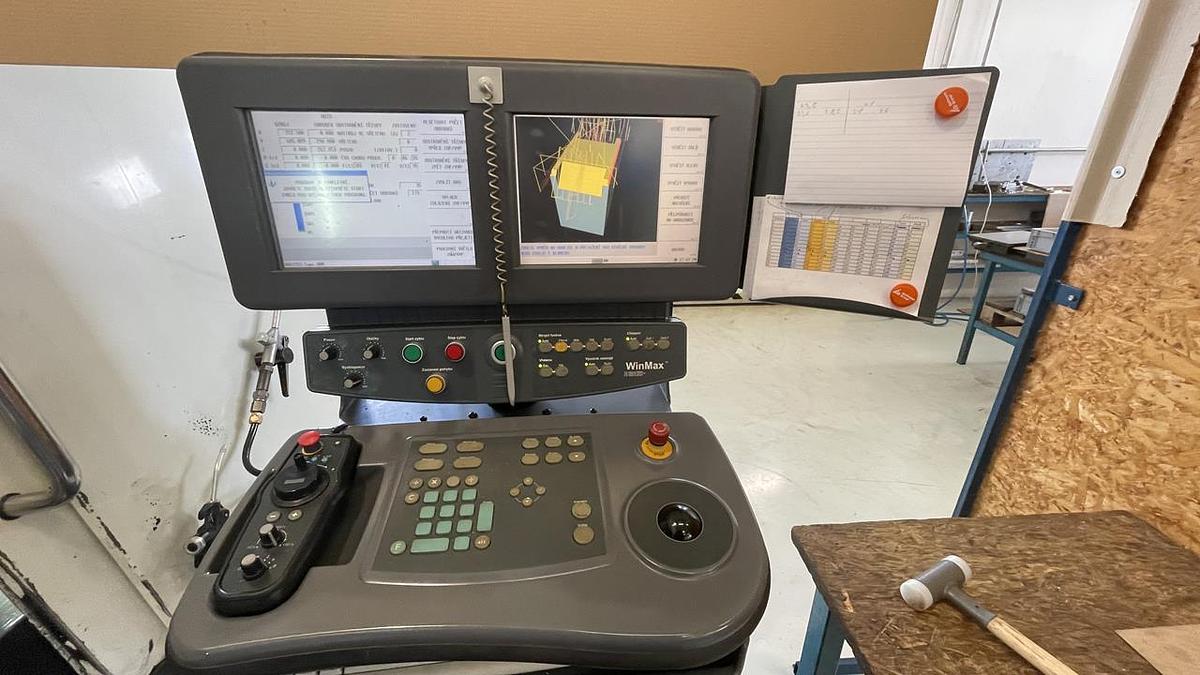 Used Hurco VMX 42 SR