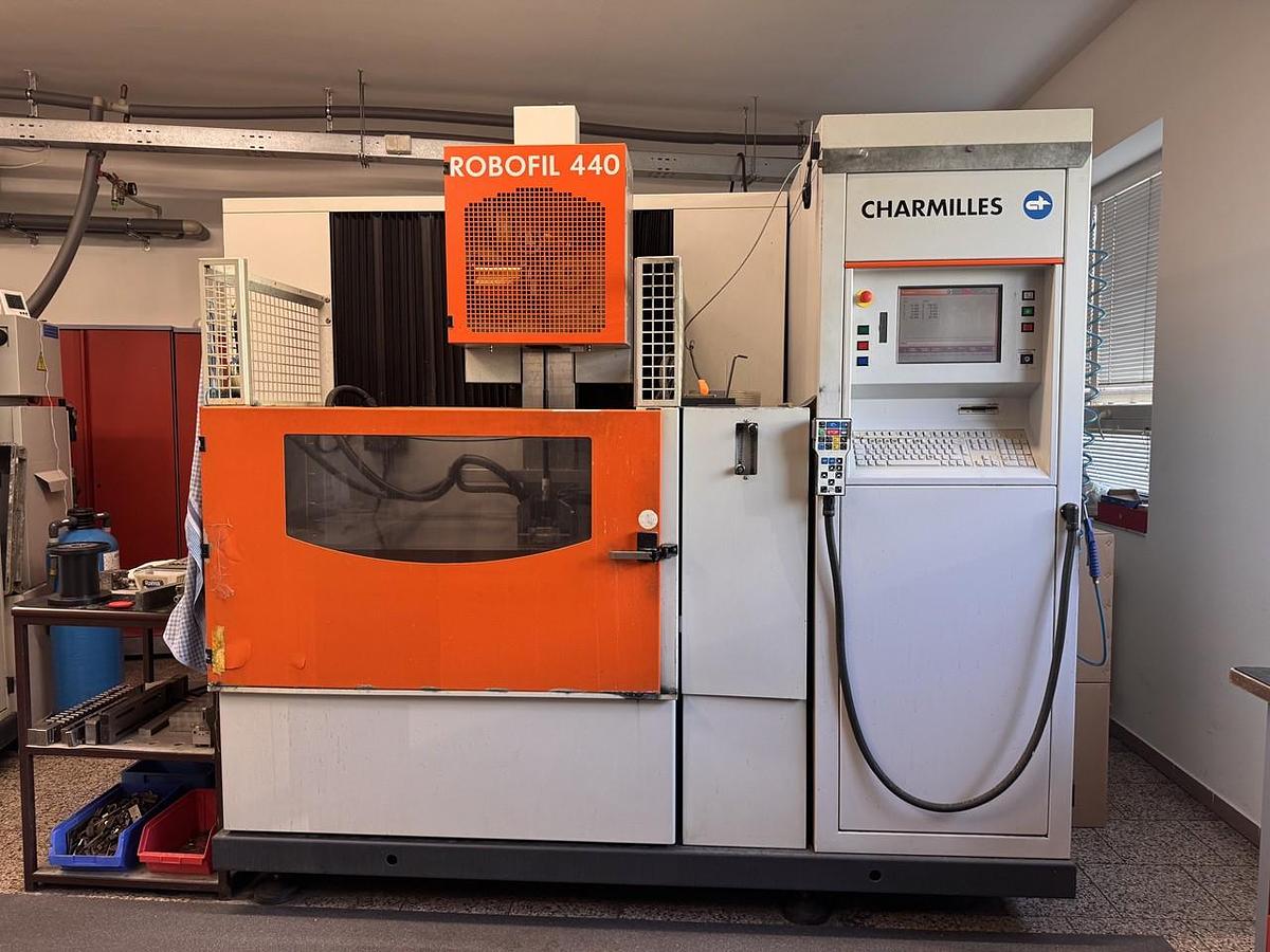 Elektroerozivní drátová řezačka Charmilles Robofil 440