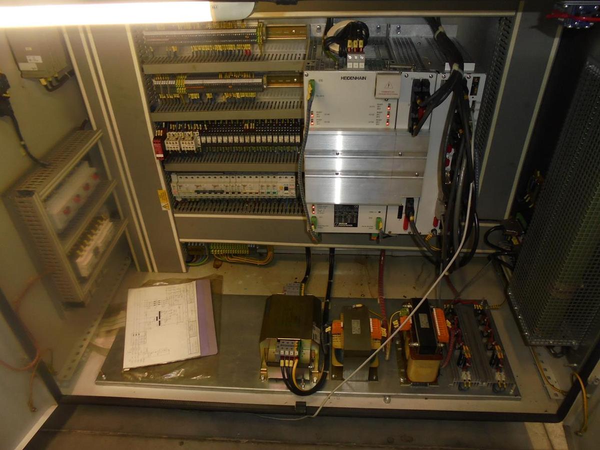 Used STROJTOS LIPNÍK VMC 40/8B