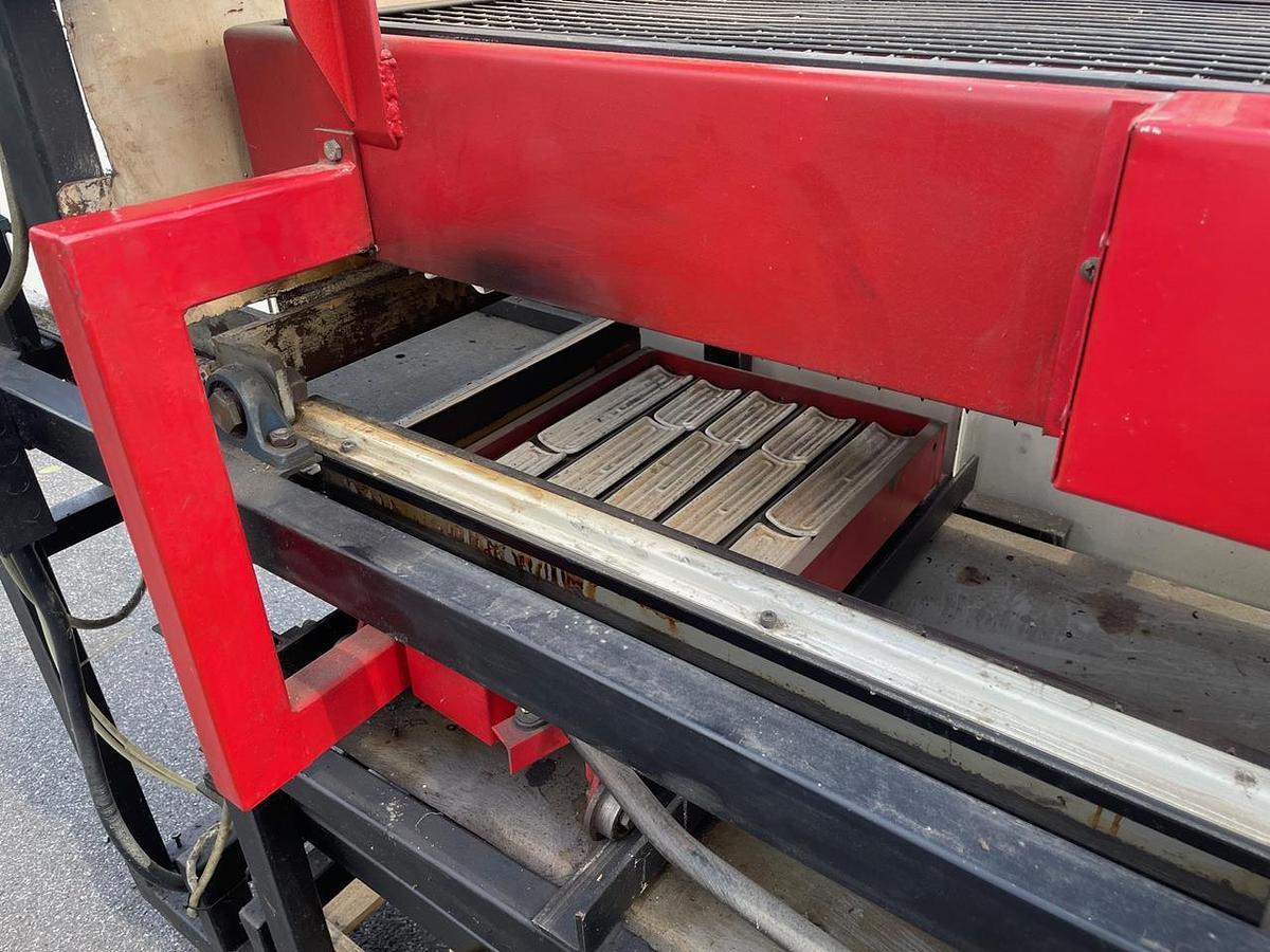 Použitý FORMECH Vakuový tvarovací automat