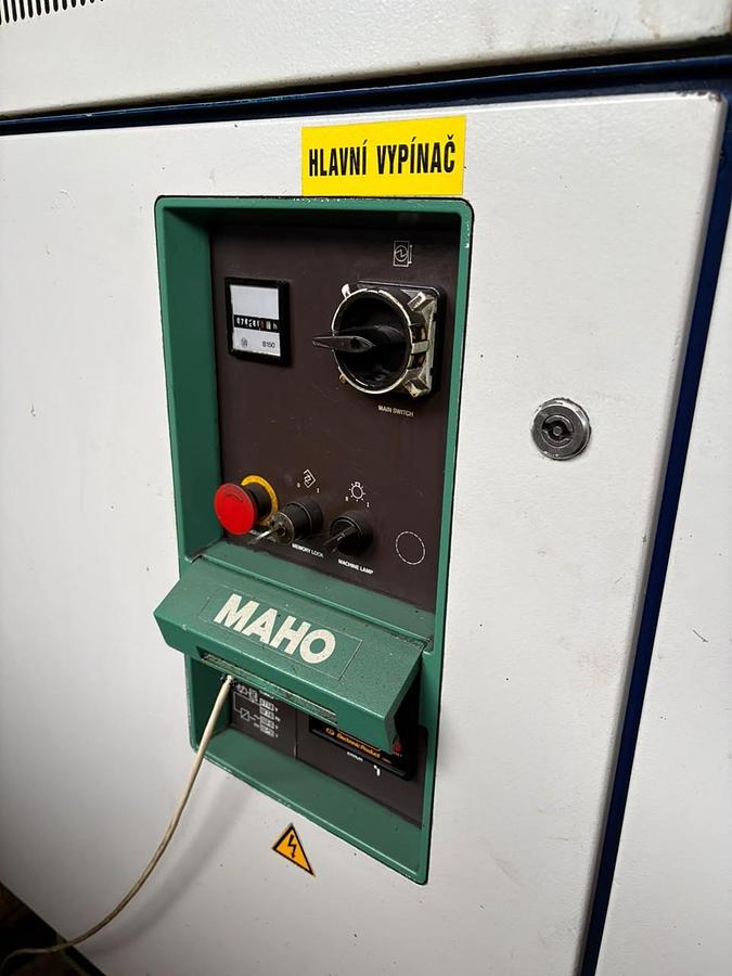 Machining center (vertical) MAHO MAHOMAT 600