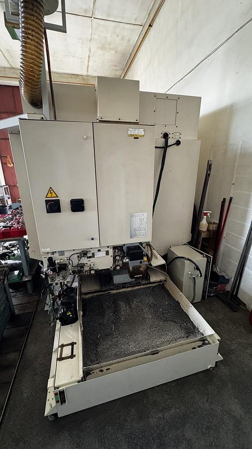 Machining center (vertical) FANUC Robodrill 4AX