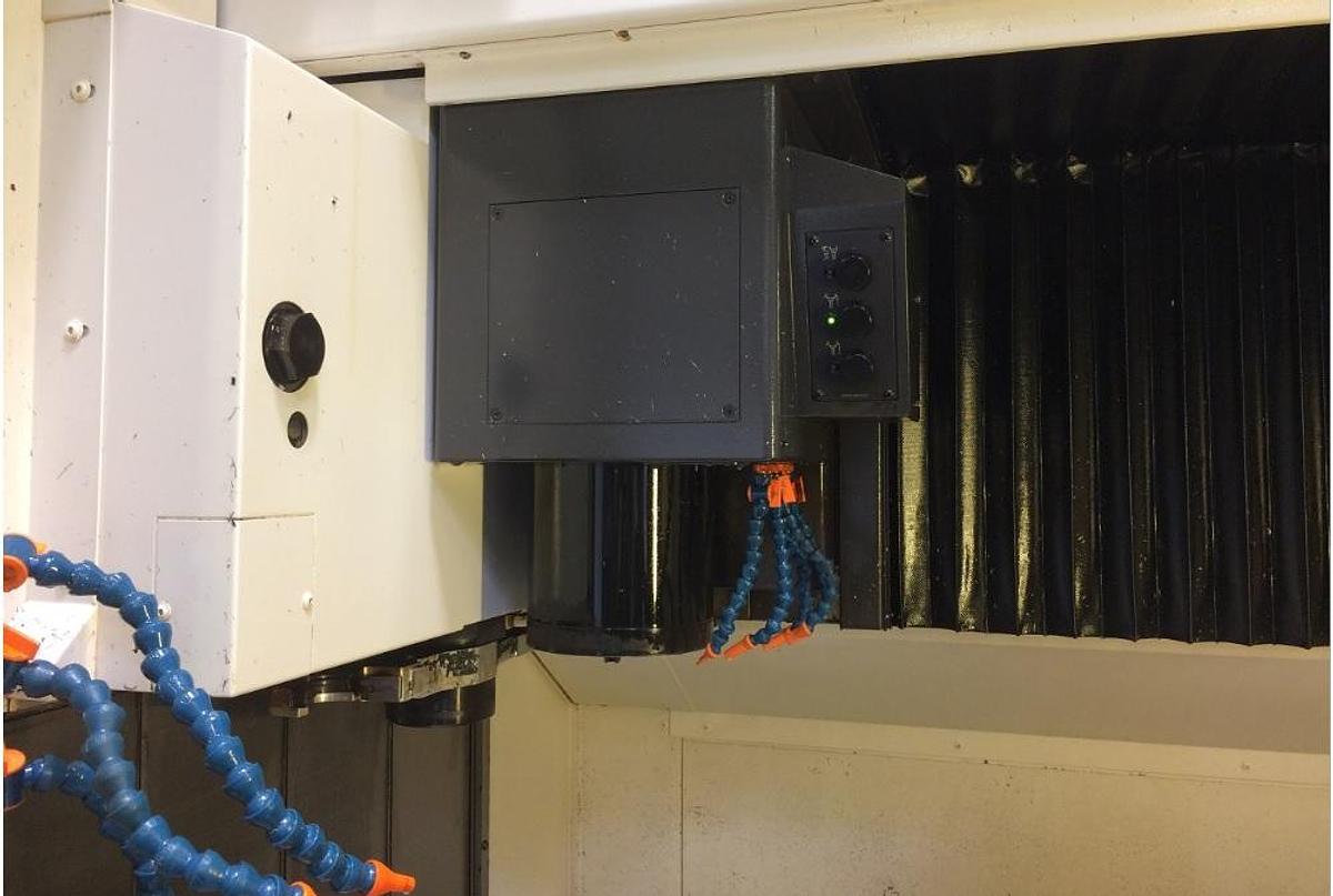 Used OKUMA GENOS M560RV