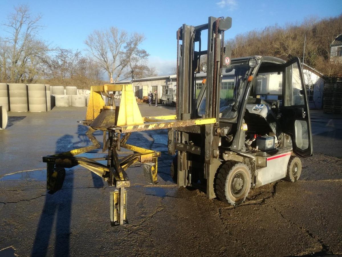 Used NISSAN Y1D2A25Q