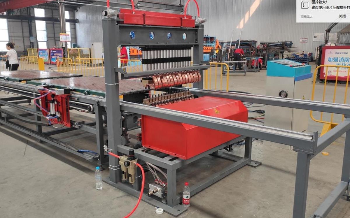 Used SADE MACHINE Spot welding machines