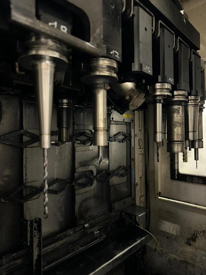 Used OKUMA MU 400 VA