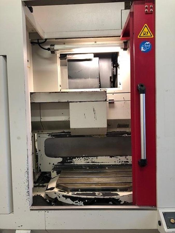 Použitý AKIRA SEIKI RMV 700 APC
