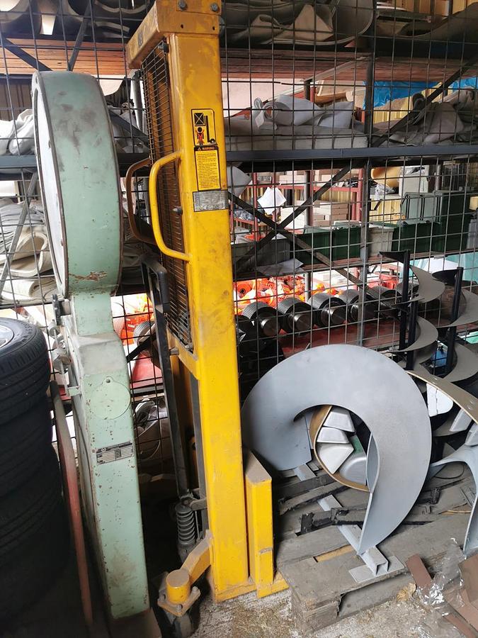 Použitý TUV Hand Stacker