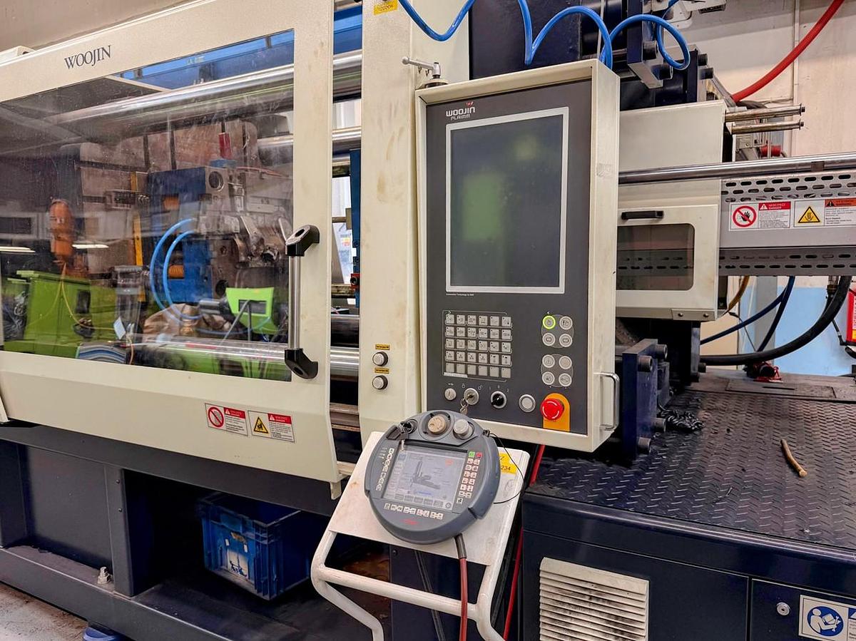 Injection press Woojin Selex TH 350S