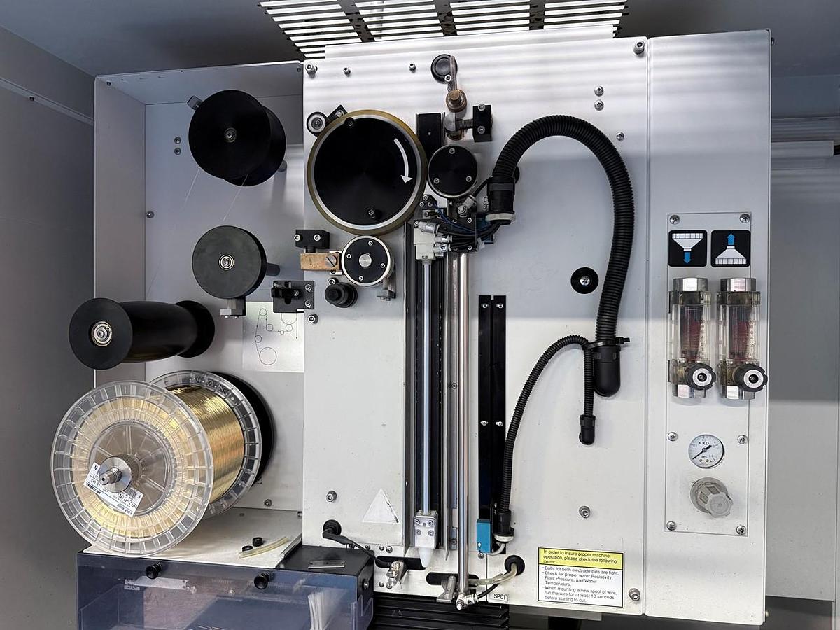 Elektroerozivní drátová řezačka FANUC Robocut Alpha-0iC A04B