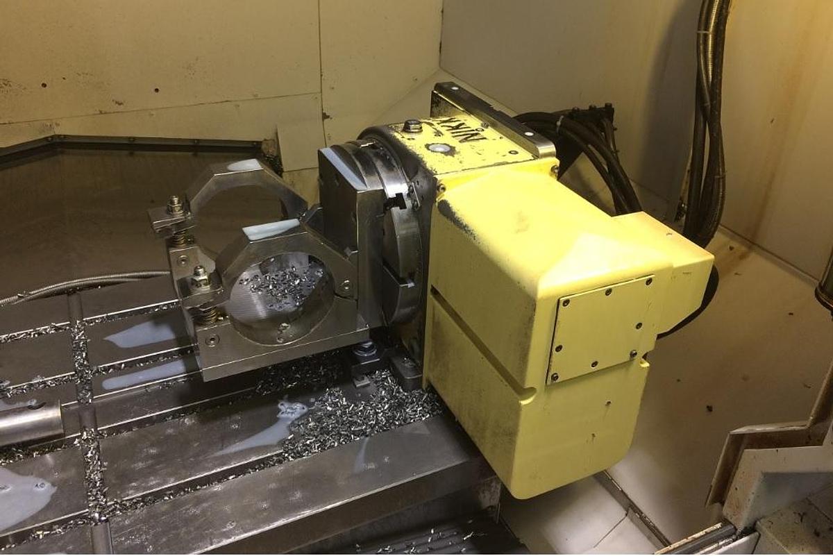 Used OKUMA GENOS M560RV