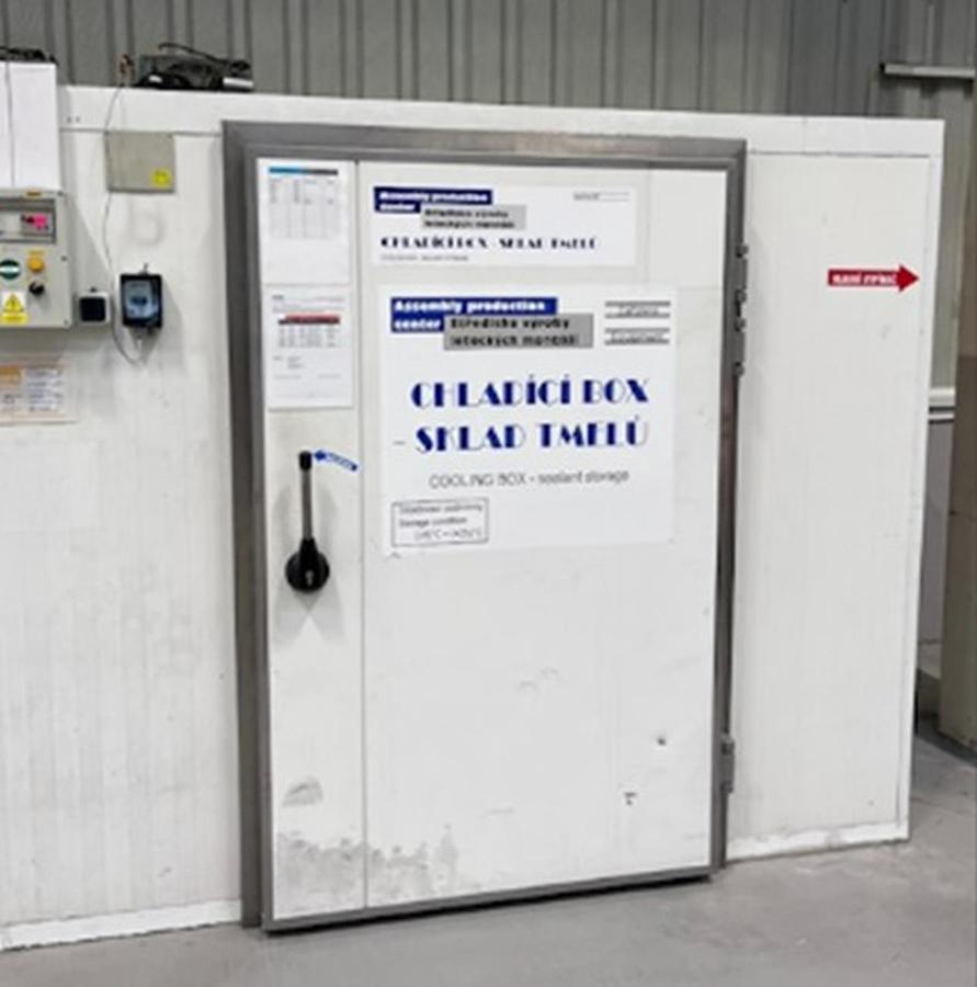 Used Cooling box