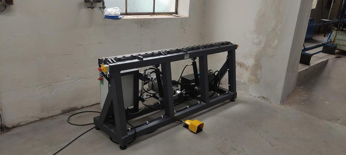 Used SADE MACHINE Spot welding machines