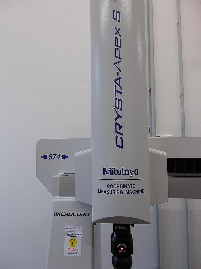 Used MITUTOYO CRYSTA-Apex S574