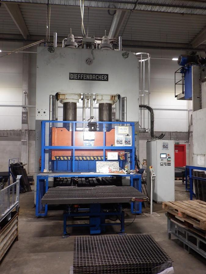 Hydraulic press Dieffenbacher PHP 800