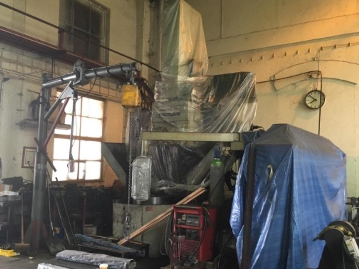 Used TOS Hulin MCSK 8 CNC