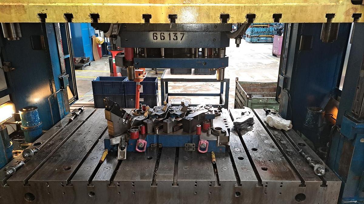 Used Loire 3000 kN