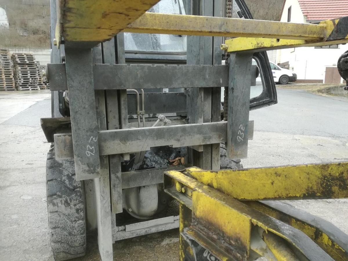 Used NISSAN Y1D2A25Q
